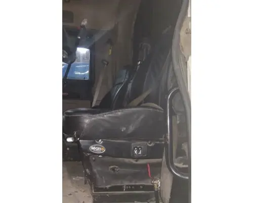 PETERBILT 386 SEAT, FRONT