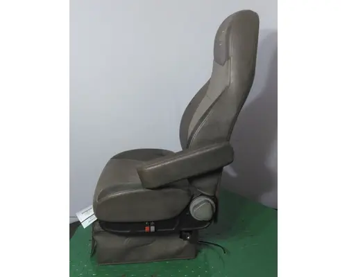 PETERBILT 386 SEAT, FRONT