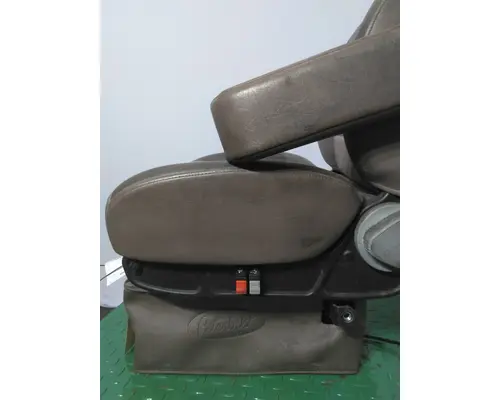 PETERBILT 386 SEAT, FRONT
