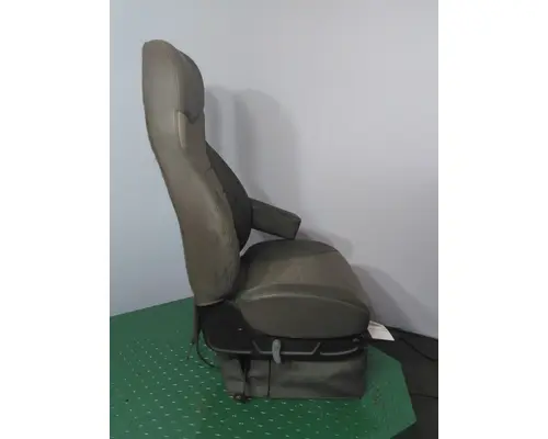 PETERBILT 386 SEAT, FRONT