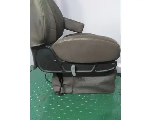 PETERBILT 386 SEAT, FRONT