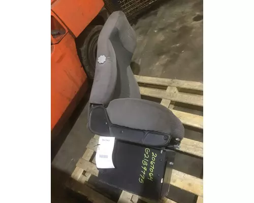 PETERBILT 386 SEAT, FRONT