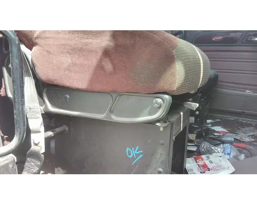 PETERBILT 386 SEAT, FRONT