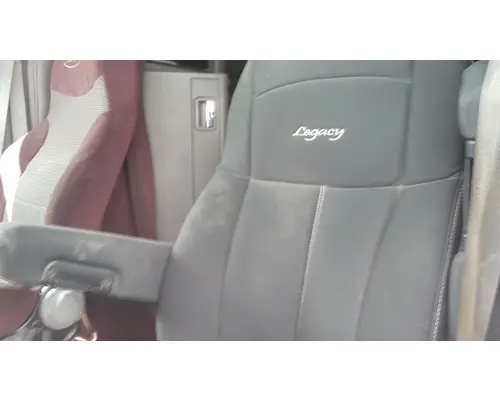 PETERBILT 386 SEAT, FRONT