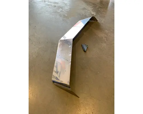 PETERBILT 386 SUN VISOR