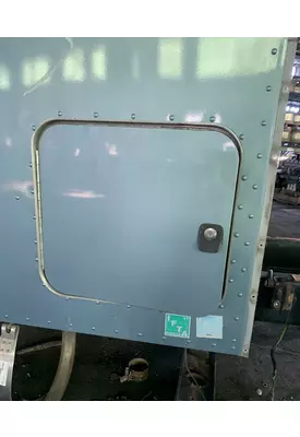 PETERBILT 386 Sleeper Door