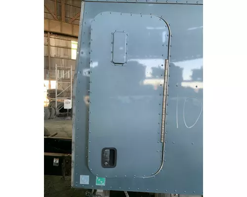 PETERBILT 386 Sleeper Door