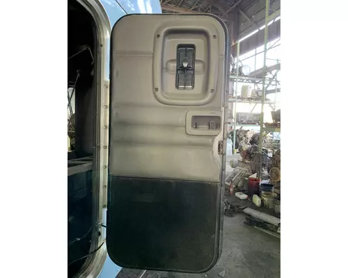 PETERBILT 386 Sleeper Door