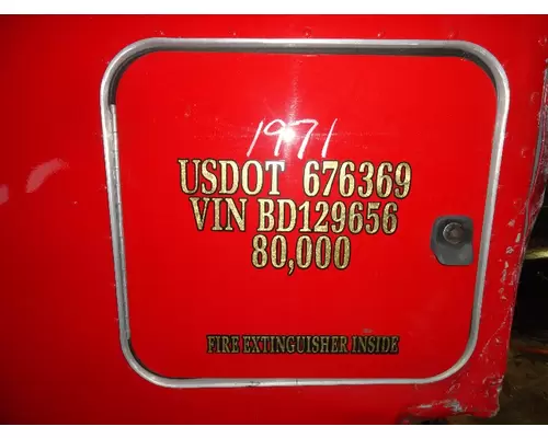 PETERBILT 386 Sleeper Door
