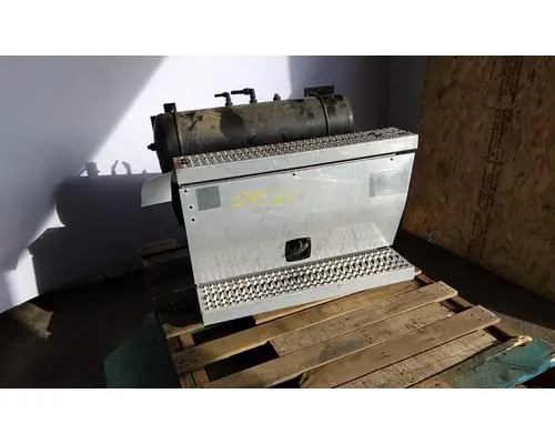 PETERBILT 386 TOOL BOX