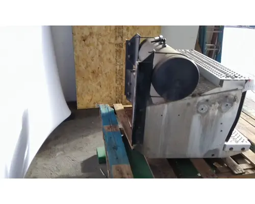 PETERBILT 386 TOOL BOX