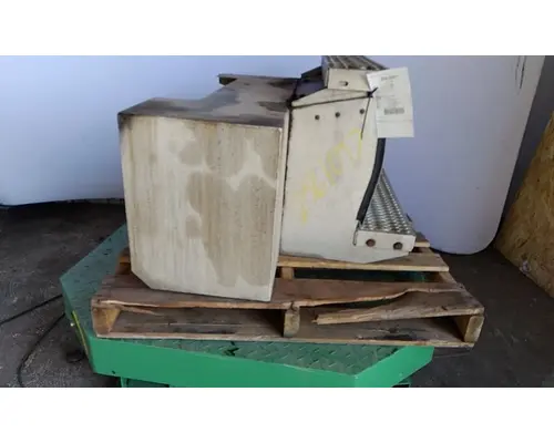 PETERBILT 386 TOOL BOX