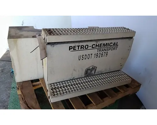 PETERBILT 386 TOOL BOX