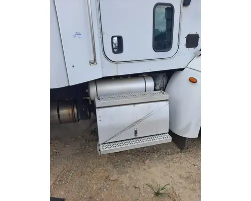 PETERBILT 386 TOOL BOX