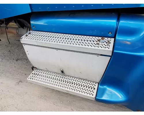 PETERBILT 386 TOOL BOX