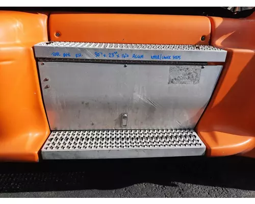 PETERBILT 386 TOOL BOX