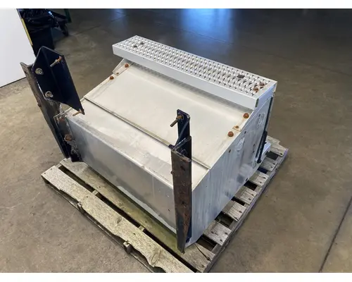 PETERBILT 386 Tool Box