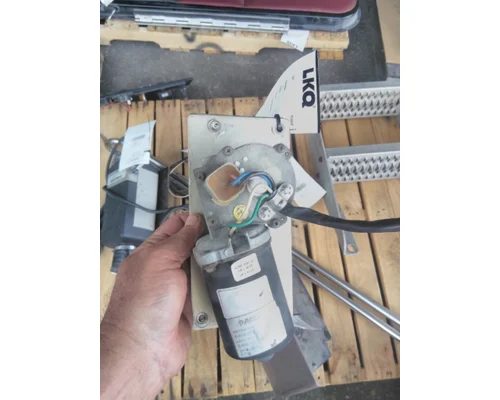 PETERBILT 386 WINDSHIELD WIPER MOTOR