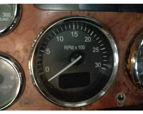 PETERBILT 387_Q43-6035 Tachometer