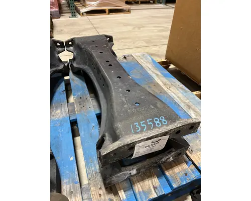 PETERBILT 387 724 Crossmembers