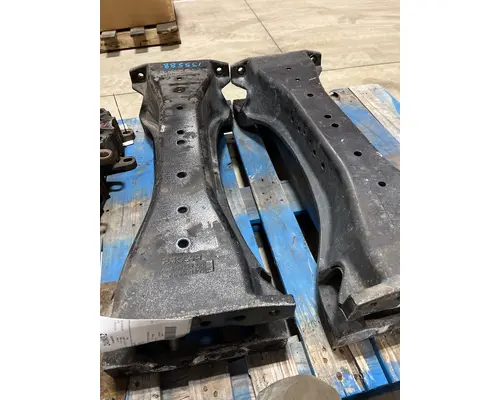 PETERBILT 387 724 Crossmembers