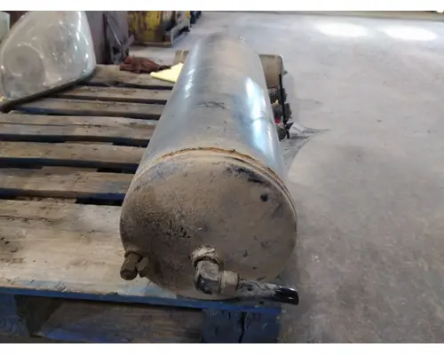 PETERBILT 387 AIR TANK
