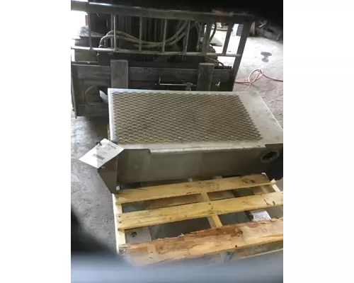 PETERBILT 387 BATTERY BOX