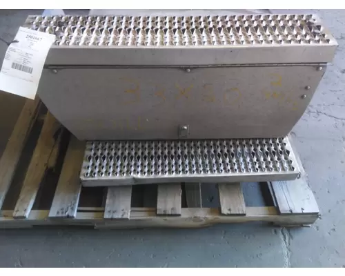 PETERBILT 387 BATTERY BOX