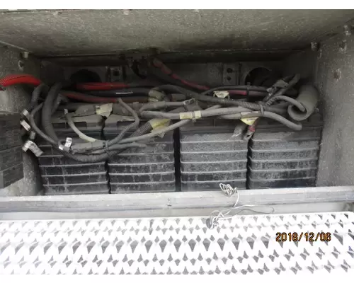 PETERBILT 387 BATTERY BOX