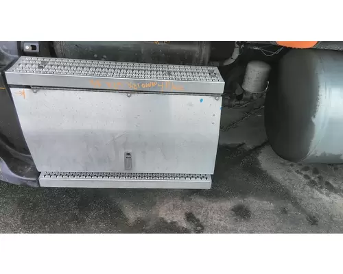 PETERBILT 387 BATTERY BOX