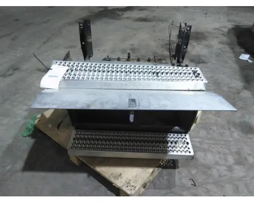 PETERBILT 387 BATTERY BOX