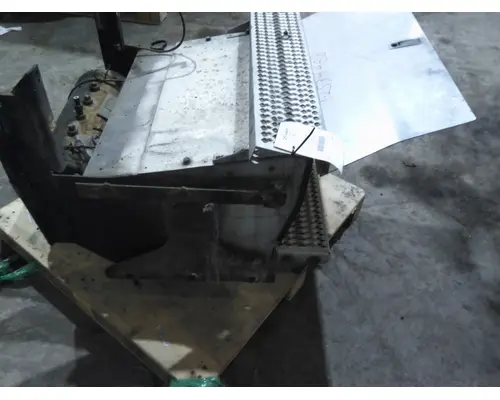 PETERBILT 387 BATTERY BOX