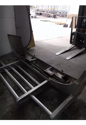 PETERBILT 387 BUMPER BRUSH GUARD