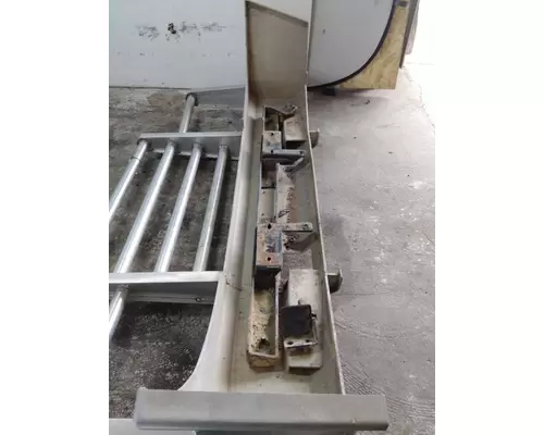 PETERBILT 387 BUMPER BRUSH GUARD