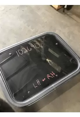 PETERBILT 387 Back Glass