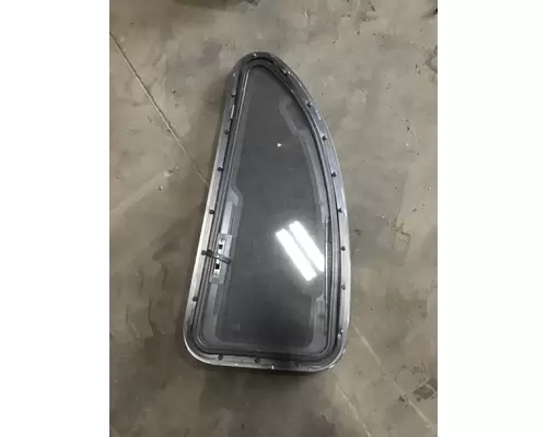 PETERBILT 387 Back Glass