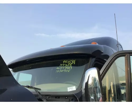 PETERBILT 387 CAB CLIP