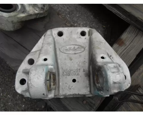 PETERBILT 387 CAB MOUNT,BRACKET