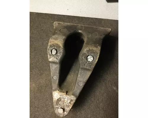 PETERBILT 387 CAB MOUNT,BRACKET