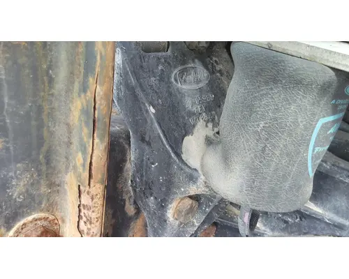 PETERBILT 387 CAB MOUNT,BRACKET