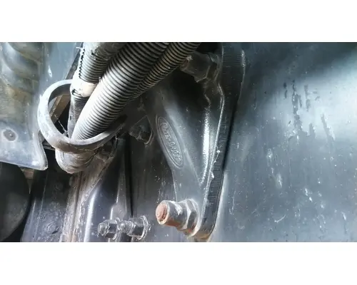 PETERBILT 387 CAB MOUNT,BRACKET