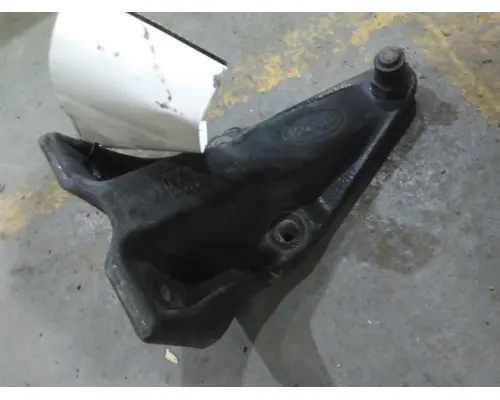 PETERBILT 387 CAB MOUNT,BRACKET