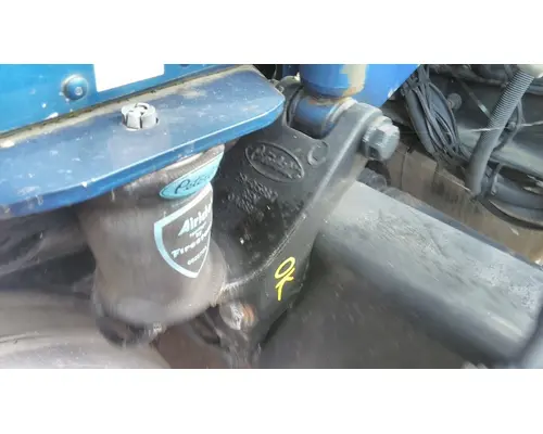 PETERBILT 387 CAB MOUNT,BRACKET