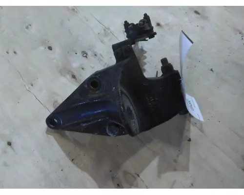 PETERBILT 387 CAB MOUNT,BRACKET