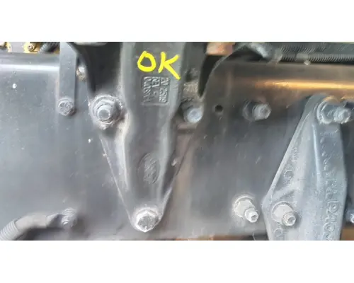 PETERBILT 387 CAB MOUNT,BRACKET