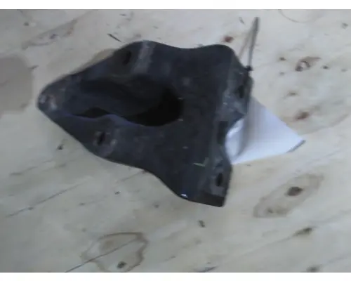 PETERBILT 387 CAB MOUNT,BRACKET