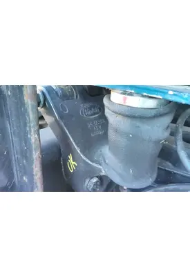 PETERBILT 387 CAB MOUNT,BRACKET