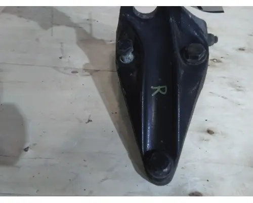 PETERBILT 387 CAB MOUNT,BRACKET