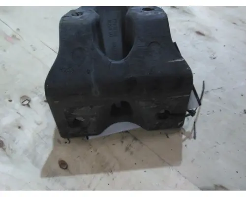 PETERBILT 387 CAB MOUNT,BRACKET