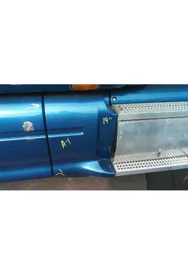 PETERBILT 387 CAB SKIRT/SIDE FAIRING